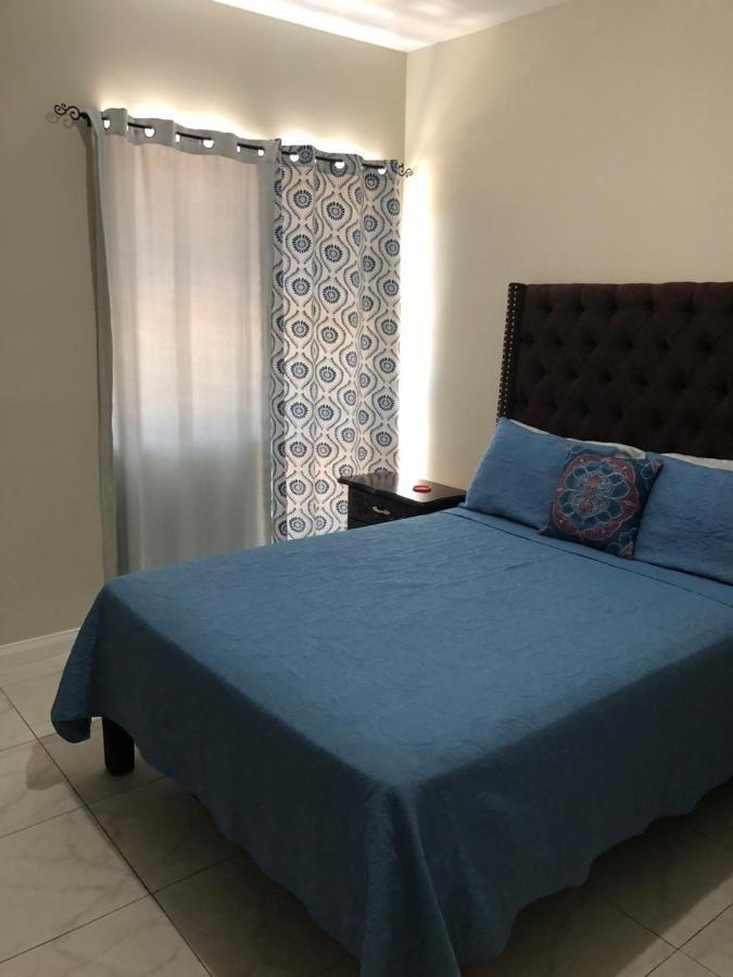Lovely 2 Bedroom C̅ Netflix Across National Stadium Kingston Exterior foto